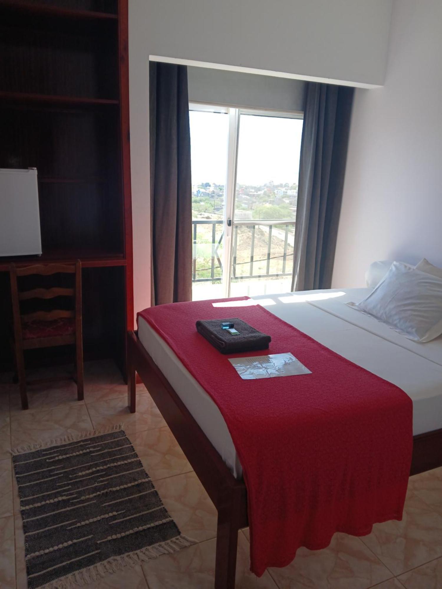 Yria Residencial Bed & Breakfast ปอร์โตโนโว ภายนอก รูปภาพ