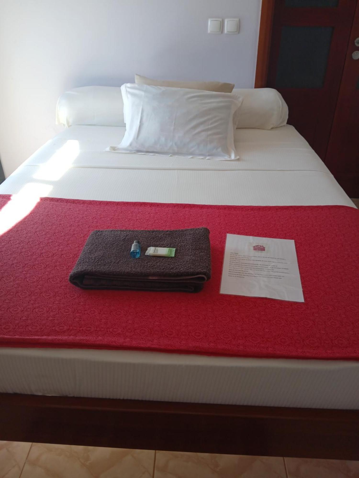 Yria Residencial Bed & Breakfast ปอร์โตโนโว ภายนอก รูปภาพ